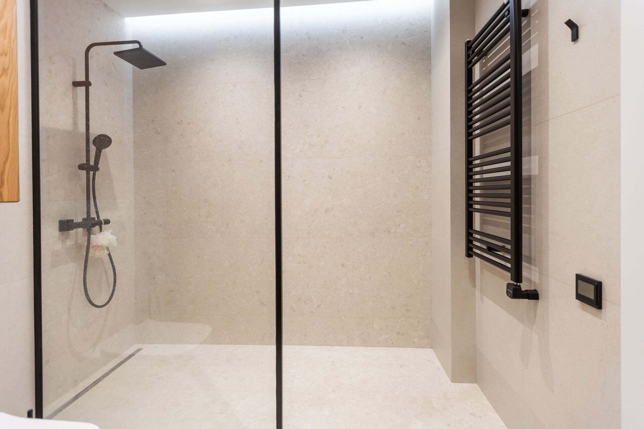 Teilbadsanierung: Wanne raus – Dusche rein in nur 1–2 Tagen zur barrierefreien Walk-In Dusche