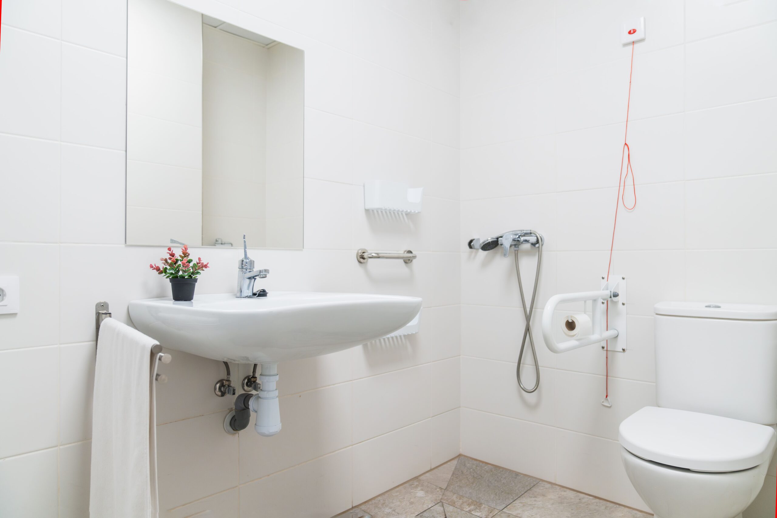 Tipps für ein seniorengerechtes Badezimmer – Komfort, Sicherheit und Barrierefreiheit vereint